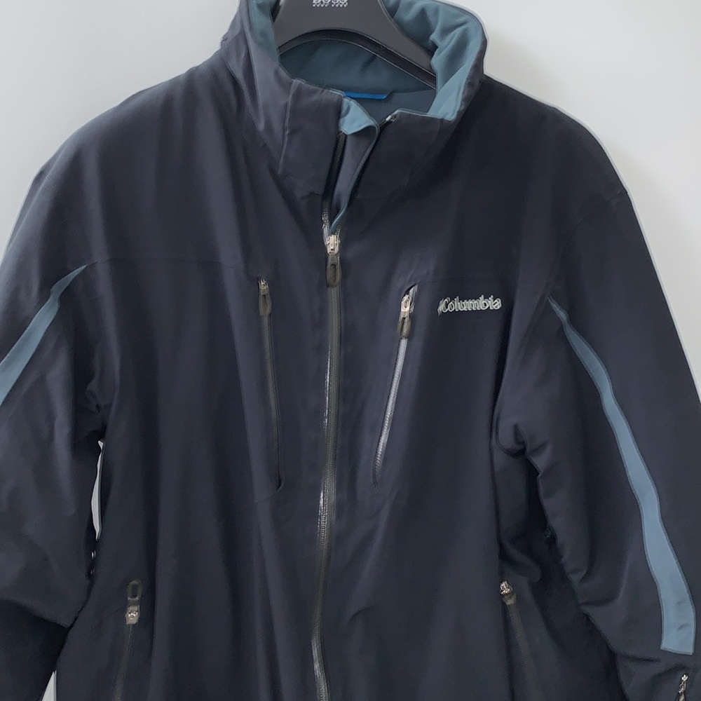 Columbia Boarding Jacket excellent used condition size XL. Black with Blue